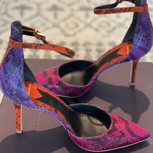 NIB!✅ Authentic B by Brian Atwood snakeskin design leather pumps 💜💗🧡